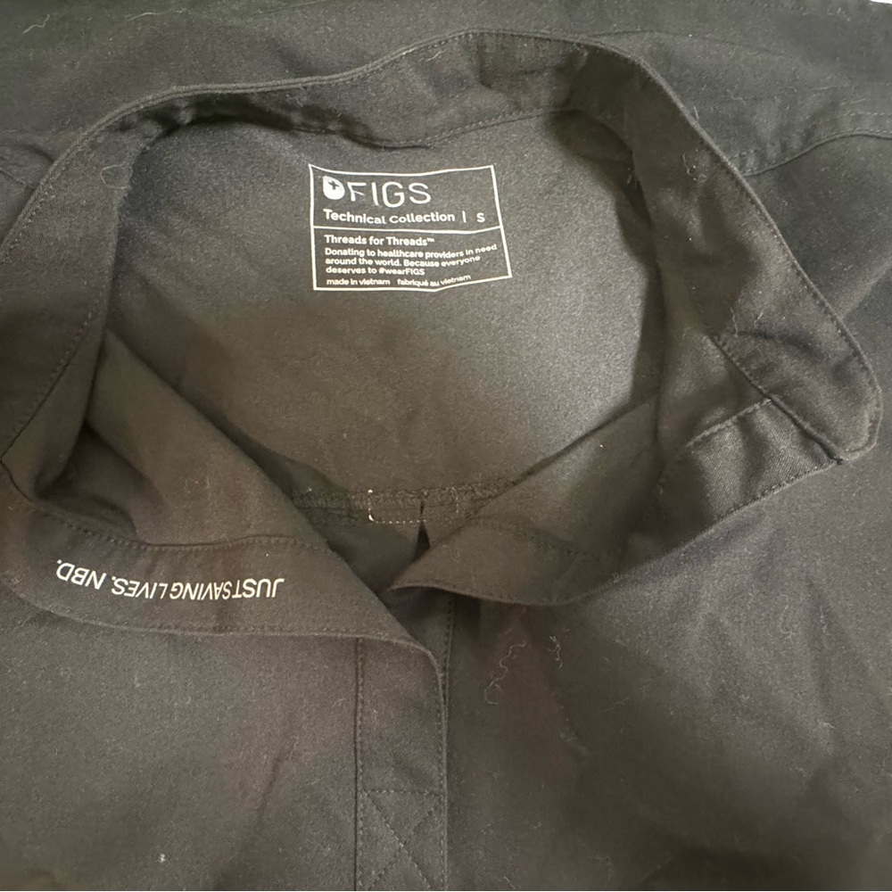 Black Figs Scrub Top size Small
